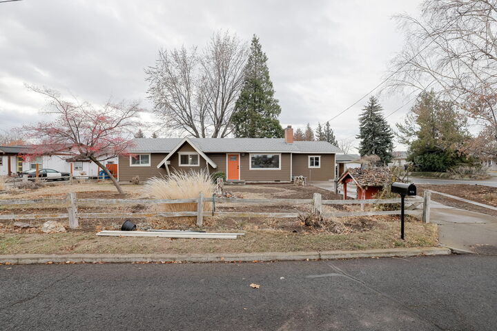 Property Photo:  970 NE Ochoco Avenue  OR 97754 
