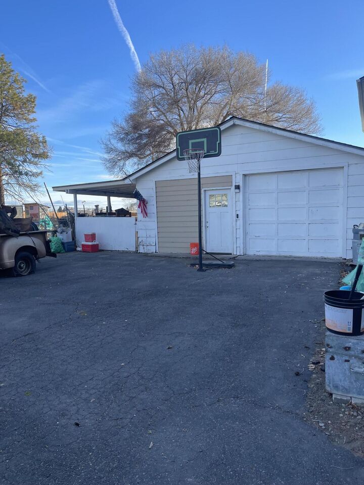 Property Photo:  192 W Court Drive  OR 97633 