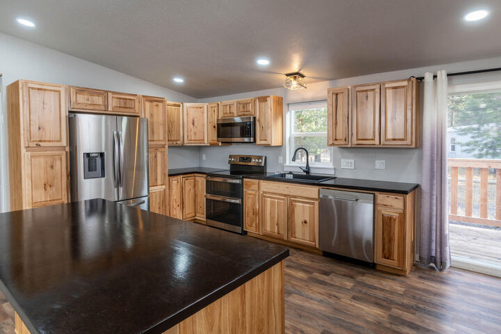 Property Photo: 51488 Hann Road OR 97739