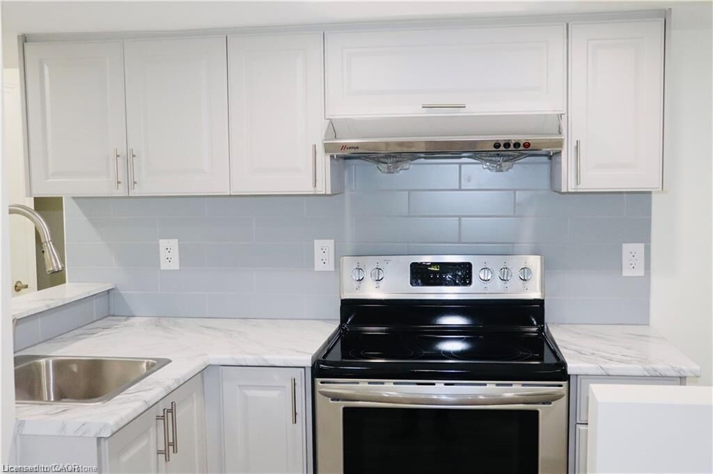 Photo de la propriété:  386 Grovehill Crescent Bsmnt  ON N2R 0L5 