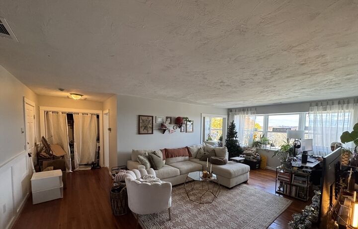 21 Middlesex Ave 303  Worcester MA 01604 photo