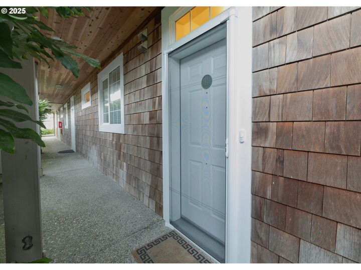 Property Photo:  1108 S Holladay Dr 14  OR 97138 