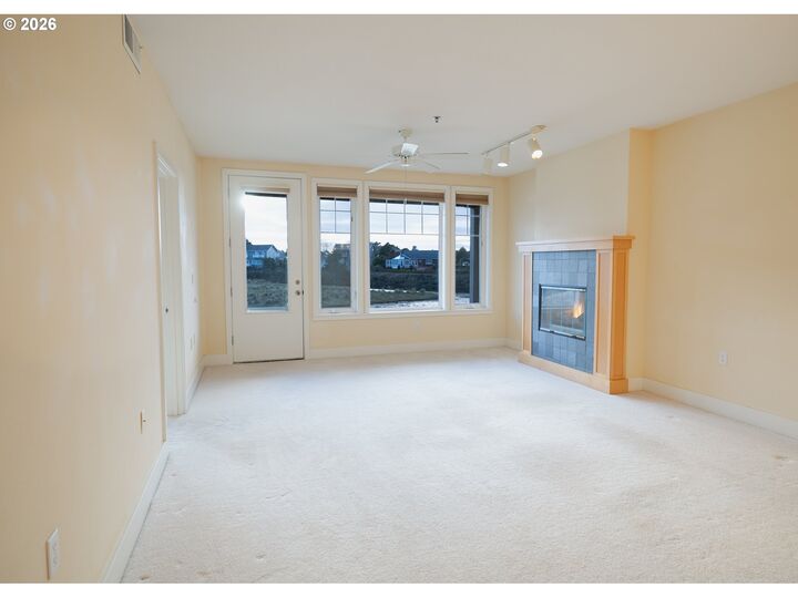 Property Photo:  1108 S Holladay Dr 14  OR 97138 