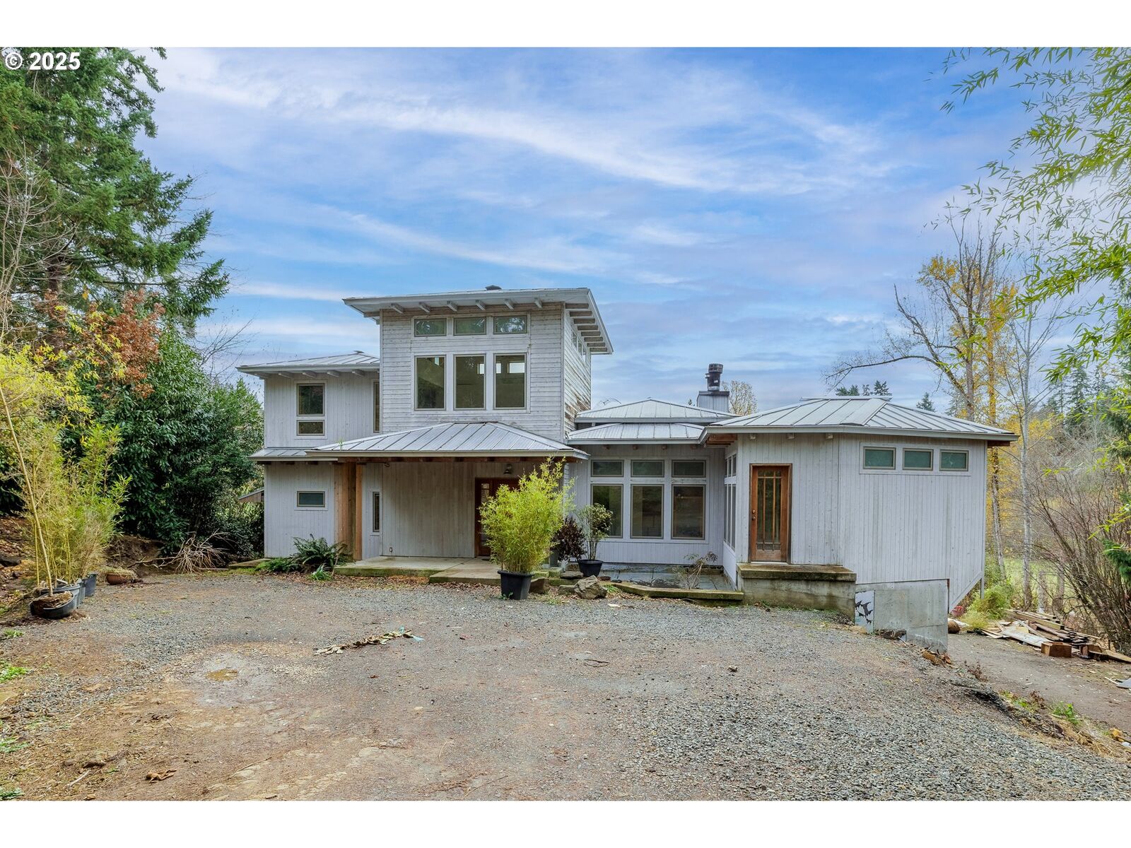 Property Photo:  2770 Agate St  OR 97403 