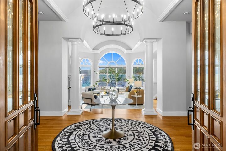 Property Photo:  2819 E Lake Sammamish Parkway NE  WA 98074 