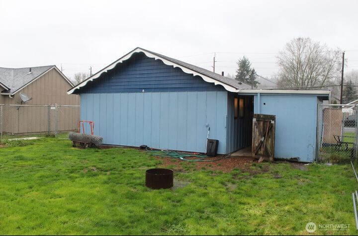 Property Photo: 1211 N 1st Ave WA 98626