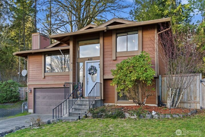 Property Photo:  400  Falcon Court NE  WA 98311 