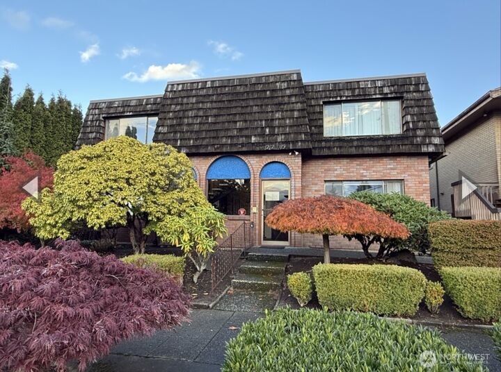 Property Photo: 2209 Colby Avenue 2 WA 98201