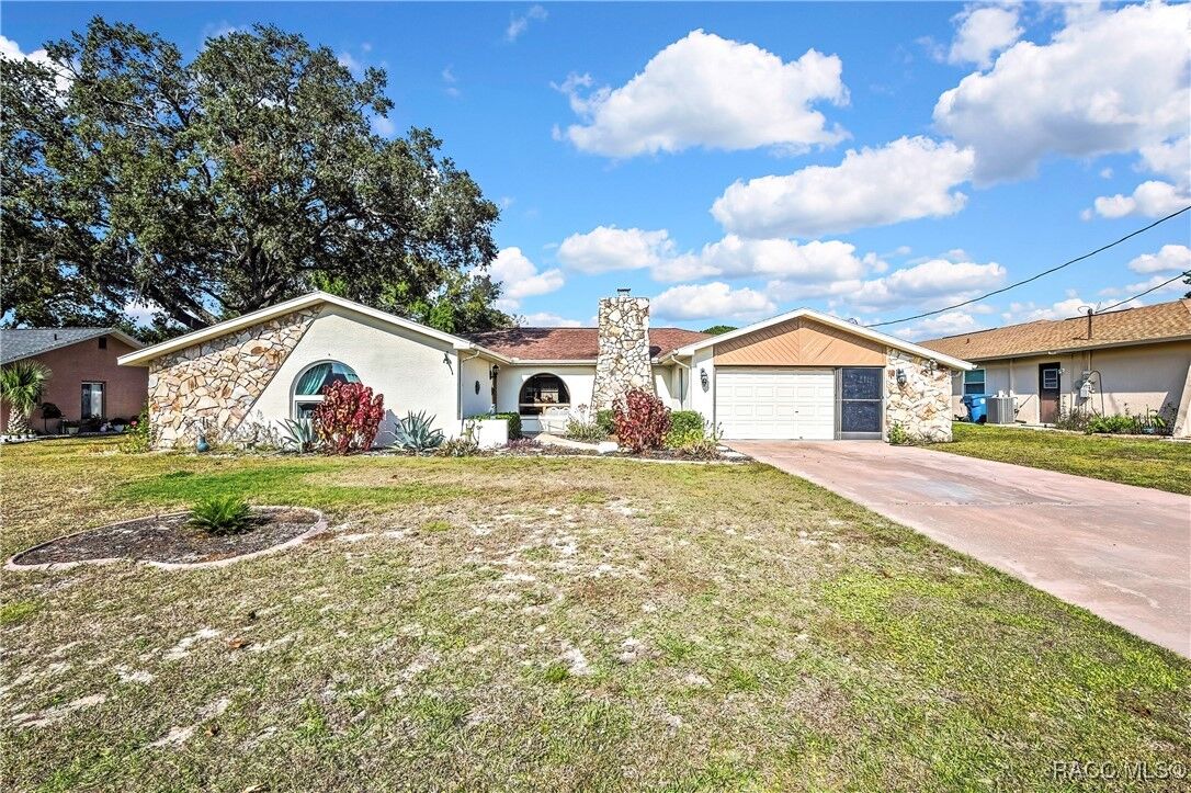 Property Photo: 10475 Norvell Road FL 34608