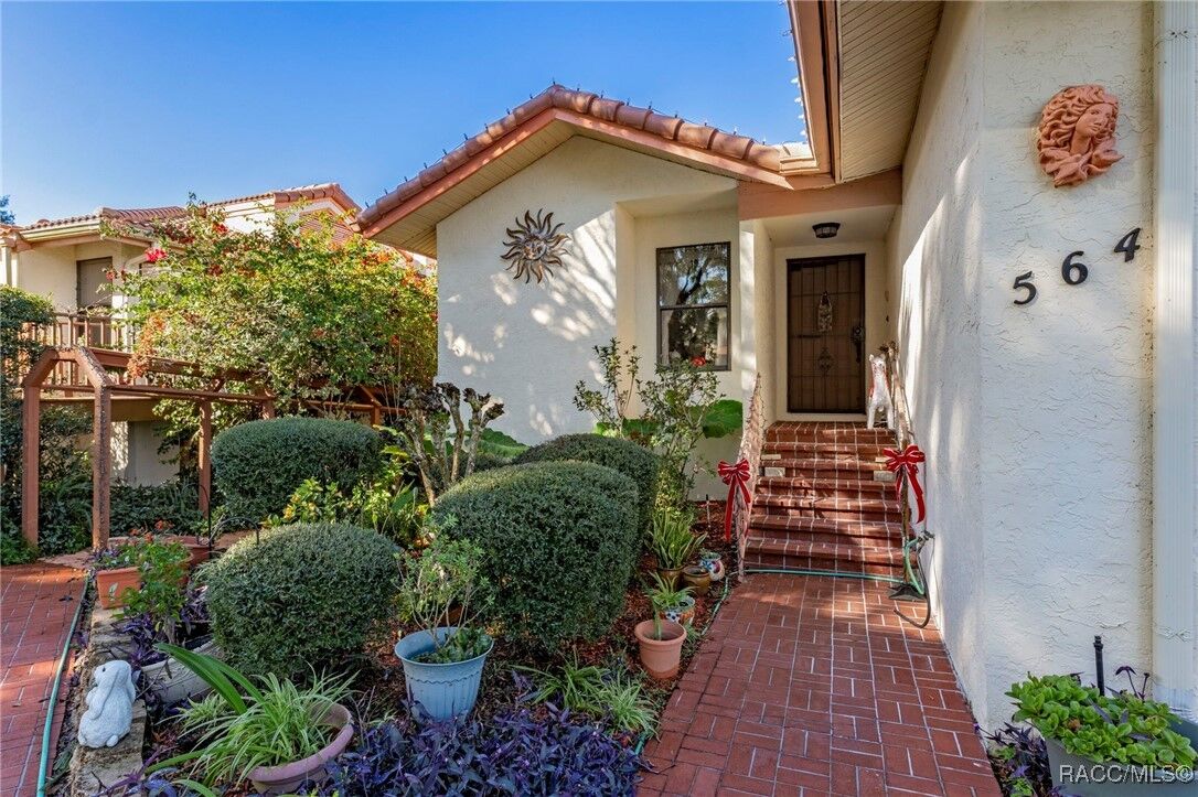 Property Photo: 564 San Remo Circle FL 34450