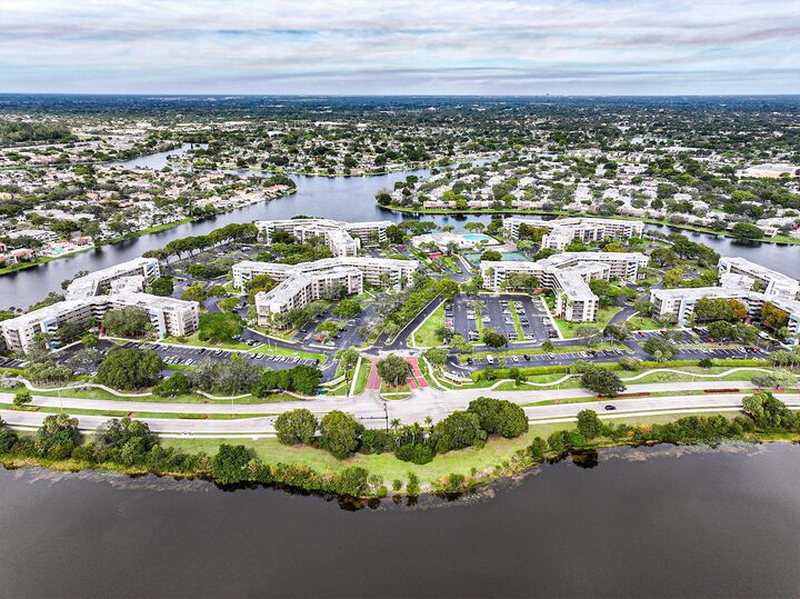 Property Photo:  1100 Colony Point Circle Circle 415  FL 33026 