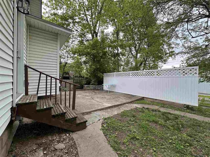 Property Photo:  1217 Crosshall Street  IN 47374 