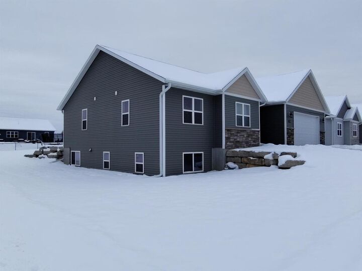 Property Photo: 2148 Cambridge Court WI 53959