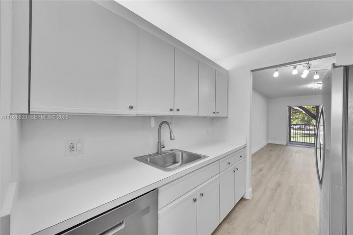 1200 SW 124th Ter 207O  Pembroke Pines FL 33027 photo