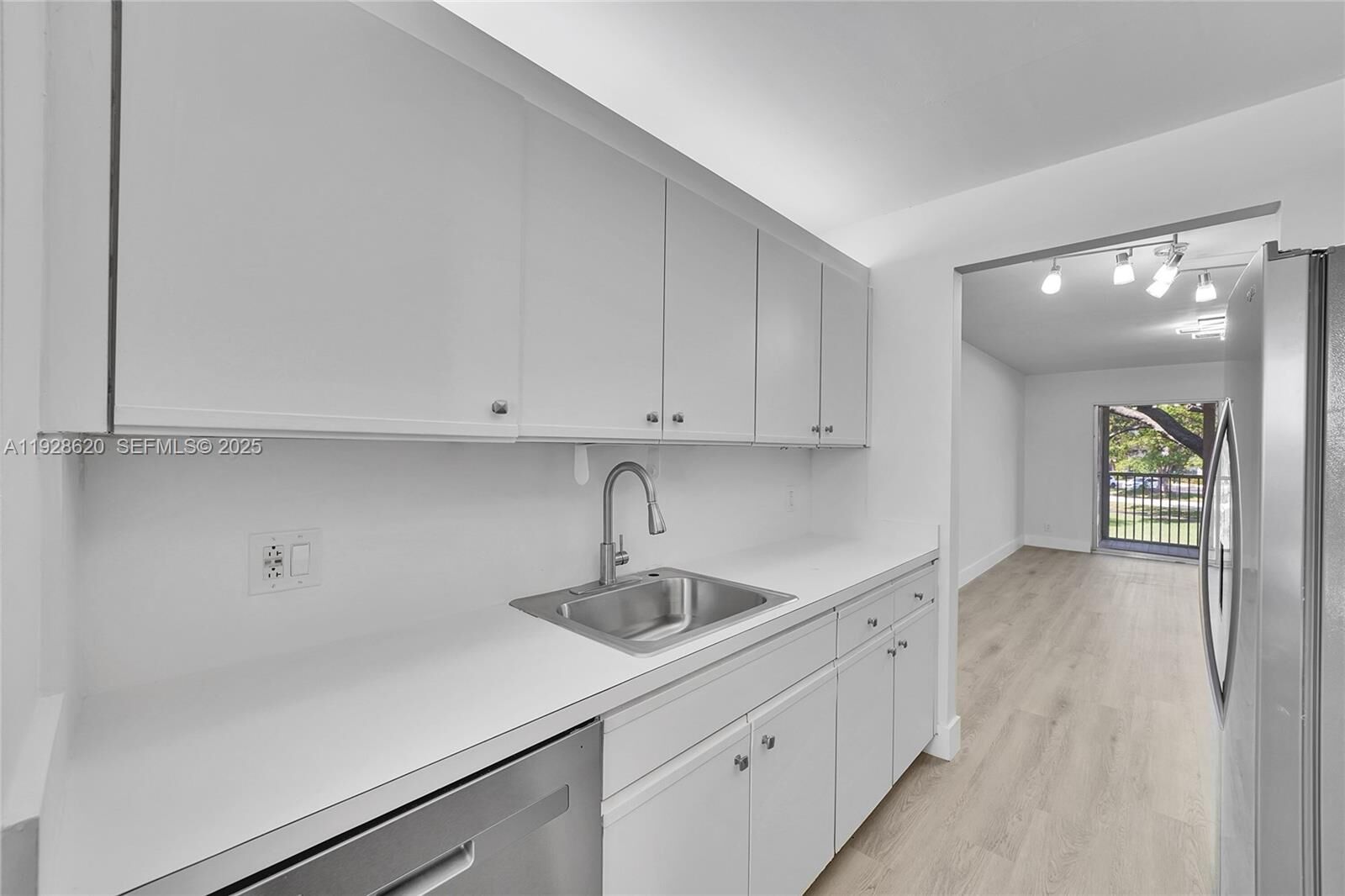 Property Photo: 1200 SW 124th Ter 207O FL 33027