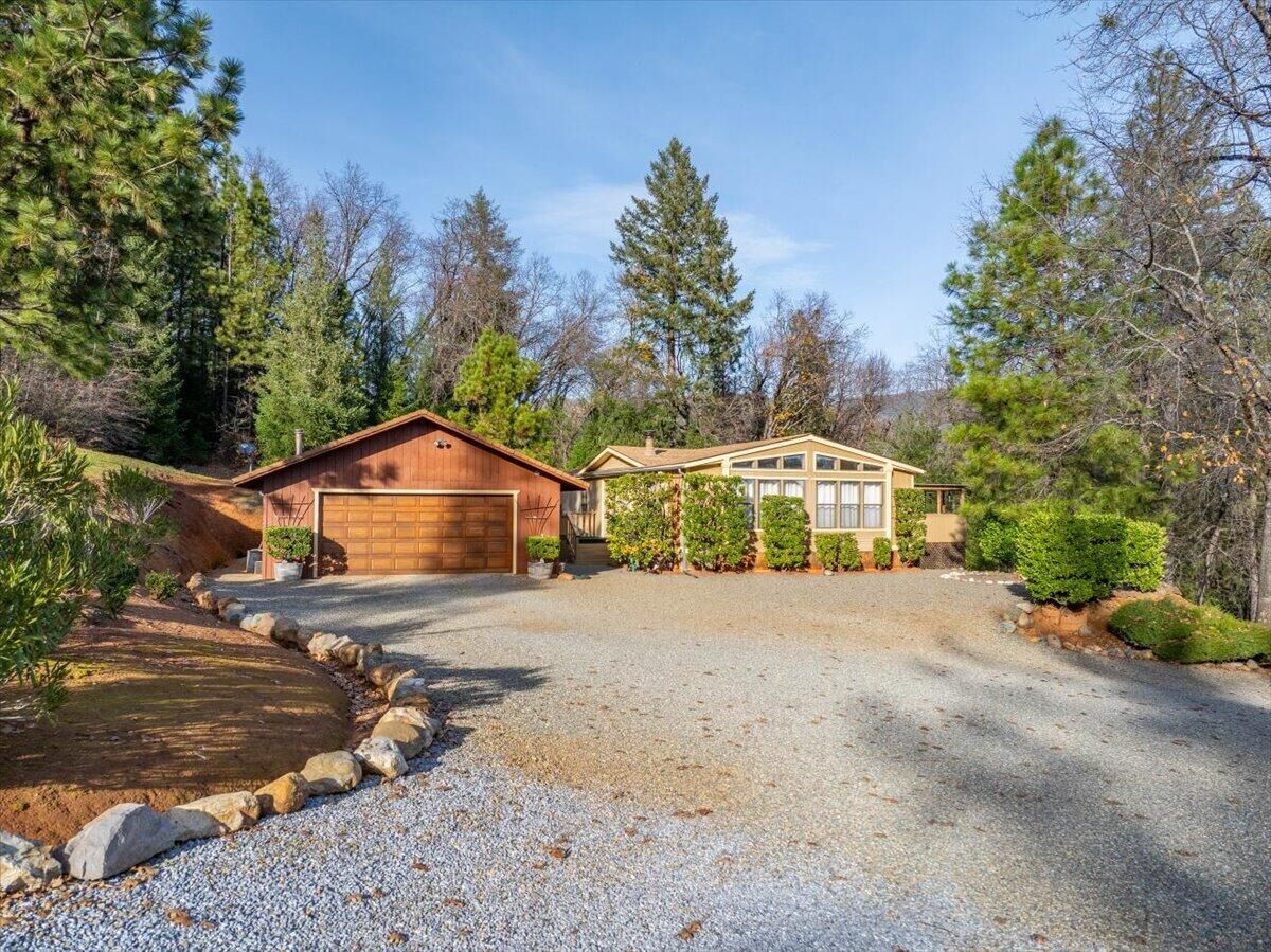 Property Photo: 17772 Stella Solaris Lane CA 96051