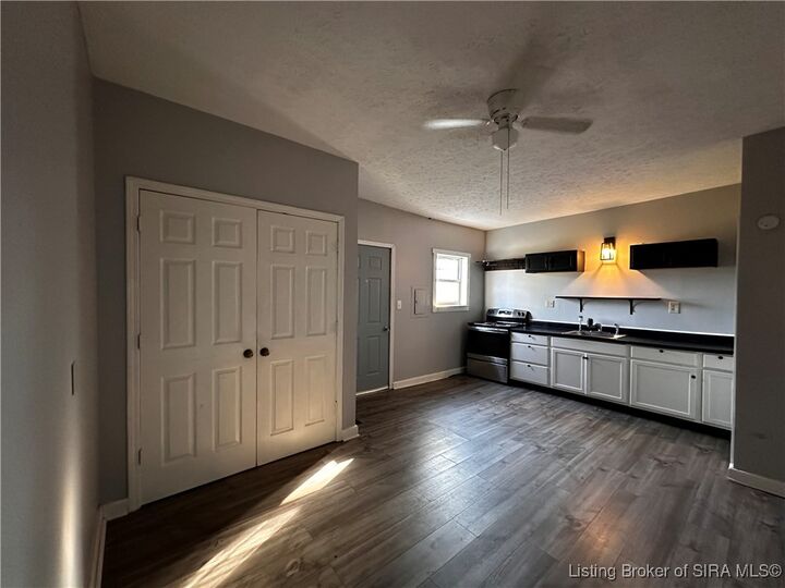 Property Photo: 1132 Greenaway Place IN 47150