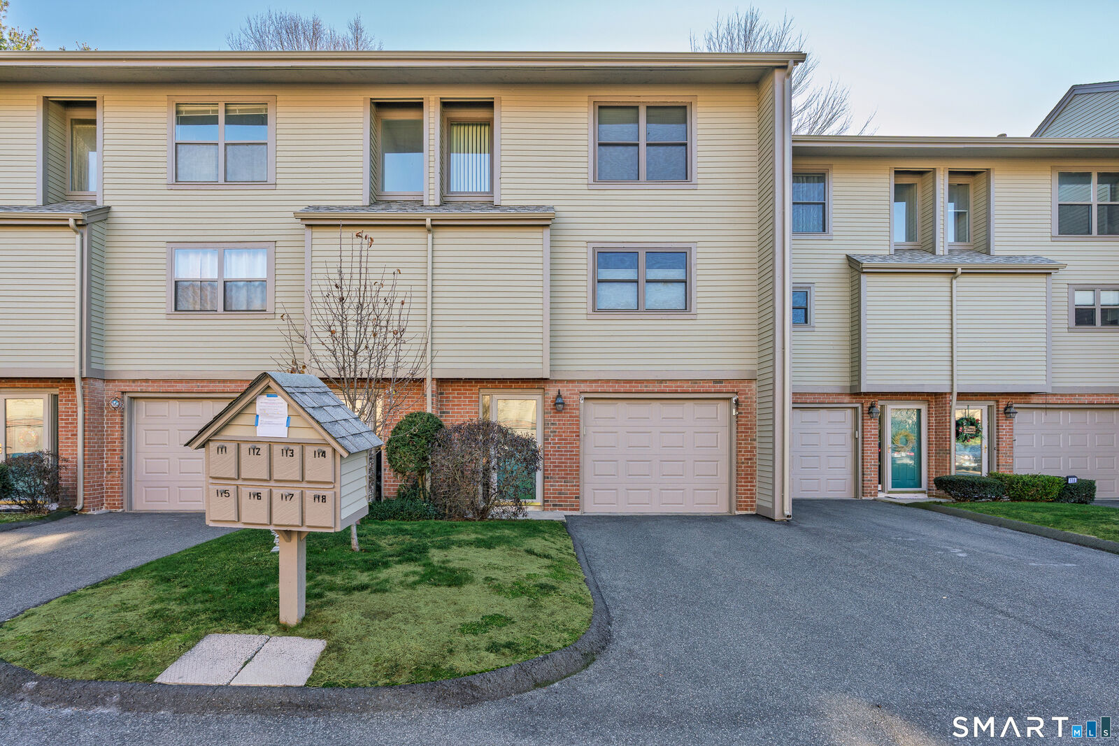 Property Photo:  114 Metacomet Drive 1104  CT 06450 