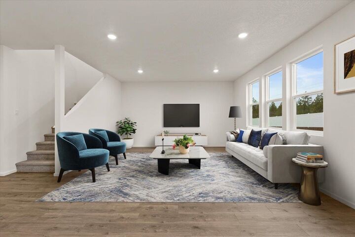 Property Photo: 704 E 4th St WA 99006