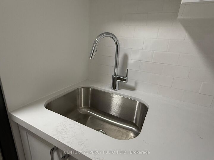 Photo de la propriété:  601 Dundas Street E 209  ON L1N 7B8 