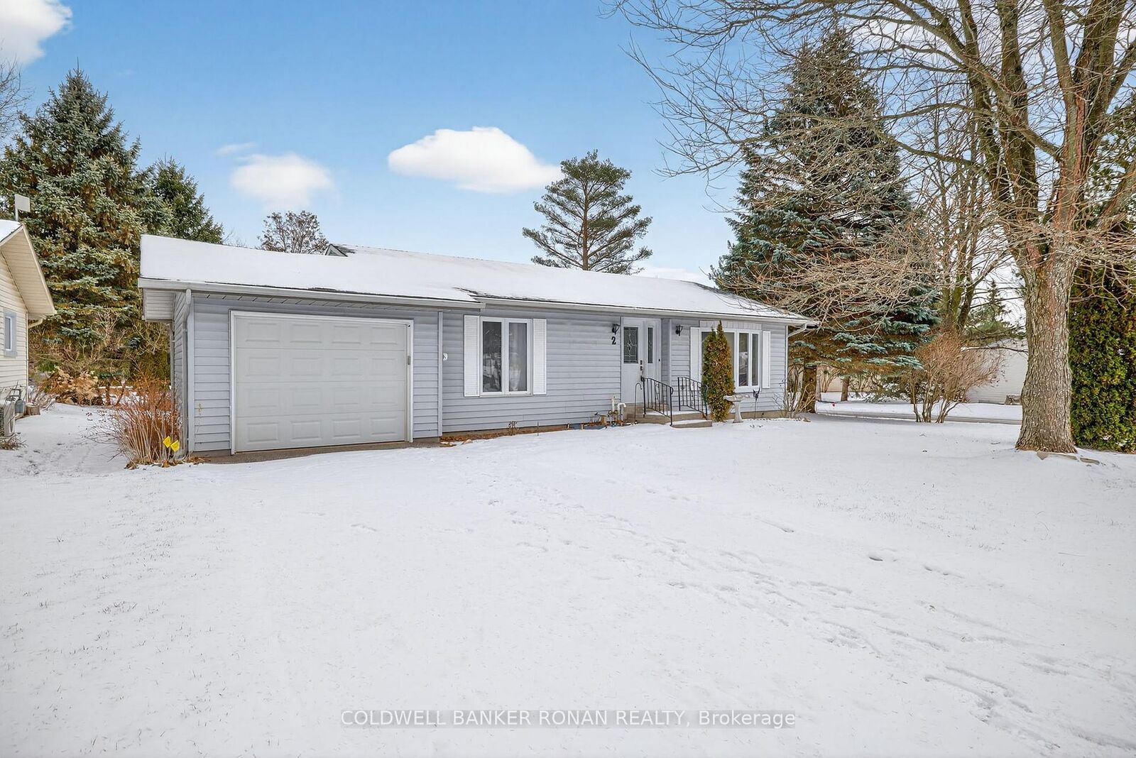 Property Photo: 2 Balsam Court ON L0G 1W0