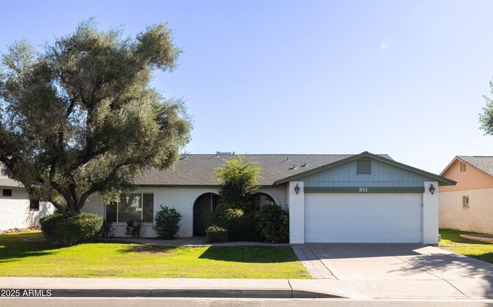 Property Photo:  831 E Divot Drive  AZ 85283 