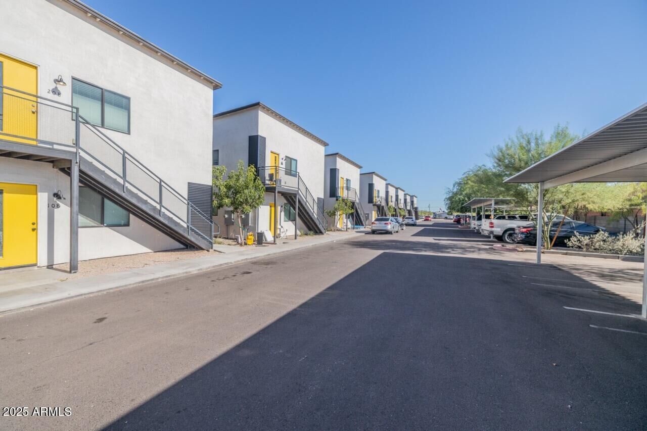 Property Photo:  1135 E Chipman Road  AZ 85040 