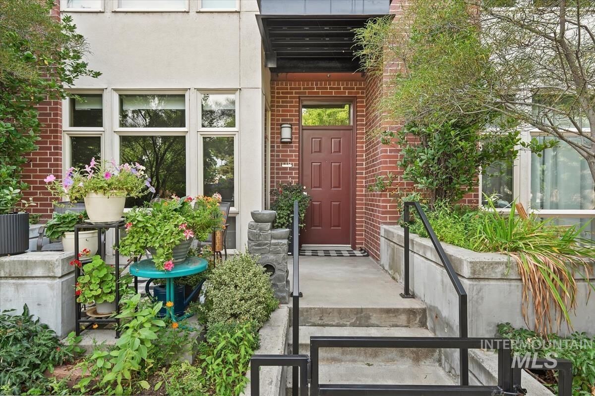 Property Photo:  412 S 13th Street 110  ID 83702 