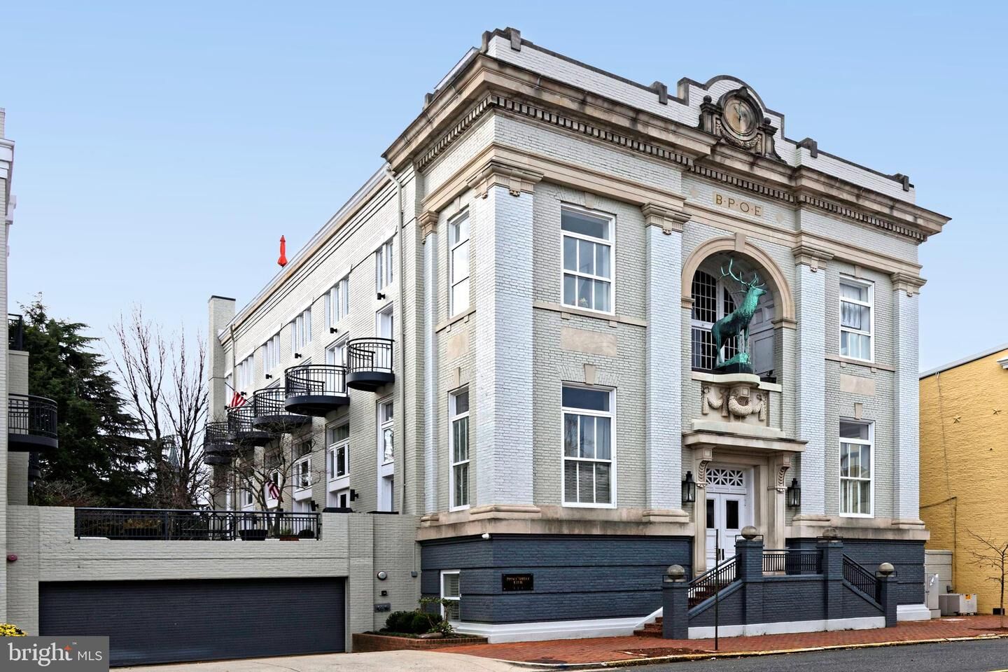 Property Photo: 318 Prince Street 3 VA 22314