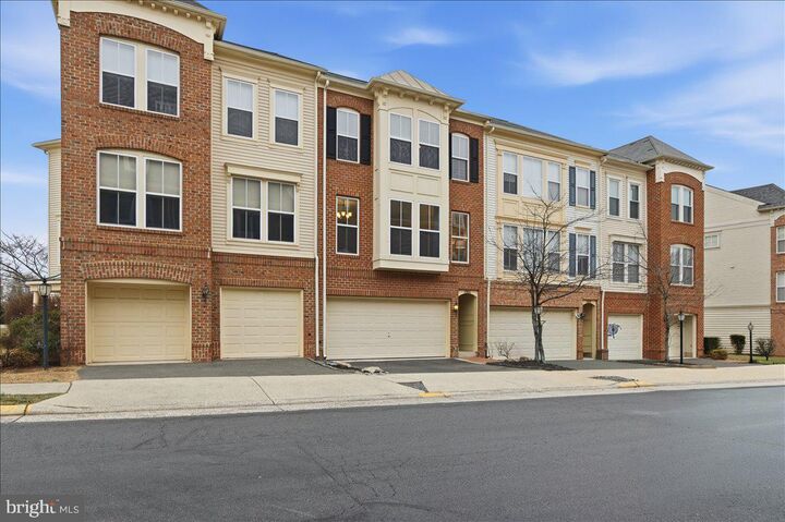 Property Photo:  42466 Regal Wood Drive  VA 20148 