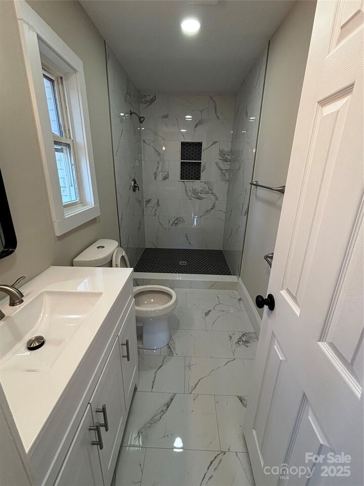 Property Photo: 2025 Birchcrest Drive NC 28205