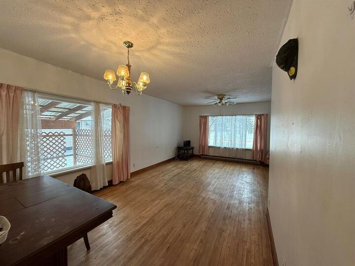 Property Photo:  126 Broadway Avenue  MB R0K 1G0 