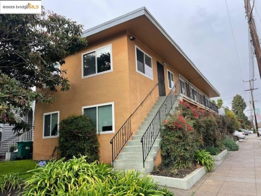 Property Photo: 3807 Opal St CA 94609