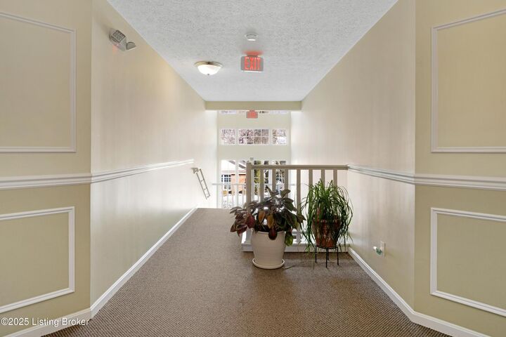 Property Photo:  9206 Hawthorne Pointe Dr Unit 202  KY 40272 