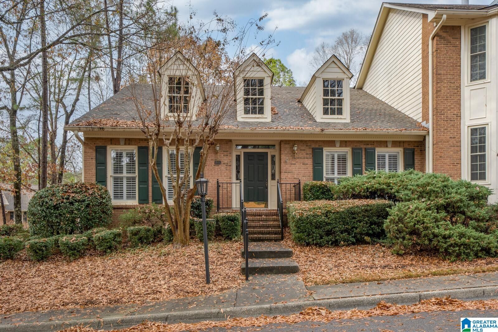 Property Photo:  901 Chestnut Oaks Circle  AL 35244 