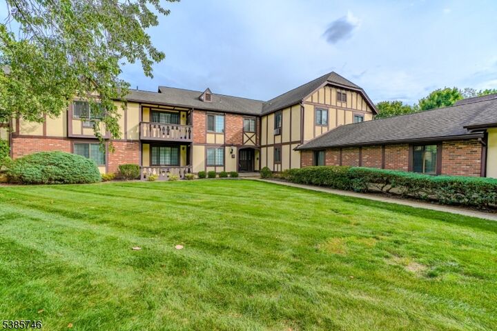 Property Photo:  19 Kensington Rd E  NJ 07928 