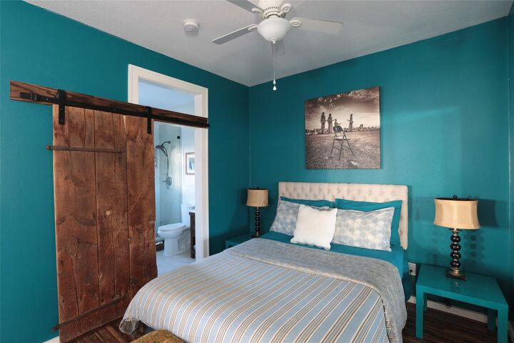 Property Photo: 1625 Harvard Street B TX 77008