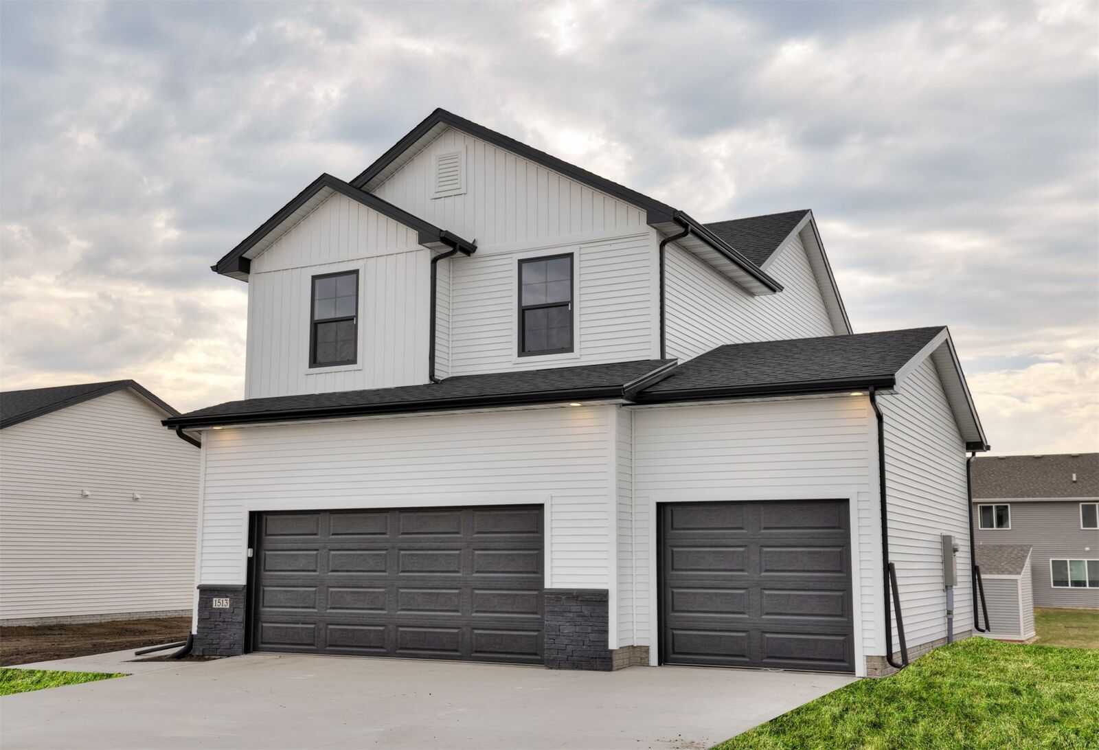 Property Photo:  1513 Maple Street  IA 50109 