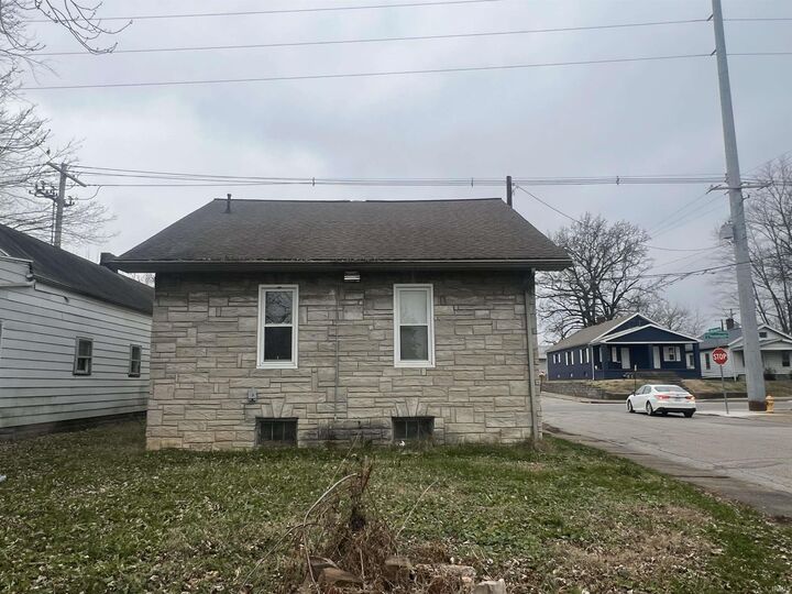 Property Photo:  2217 N Heidelbach Avenue  IN 47711 