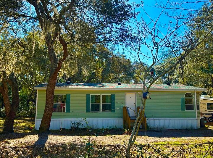 Property Photo: 14640 NE 149th Lane FL 32134