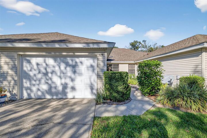 Property Photo: 579 Juniper Way FL 32778
