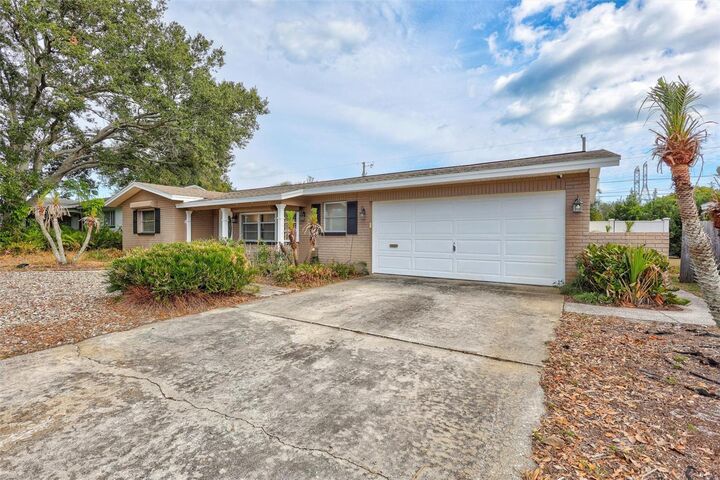 Property Photo:  1279 Grenada Avenue  FL 33764 