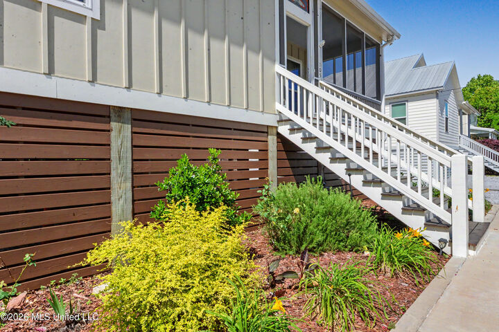 Property Photo:  105 Adrienne Court  MS 39576 