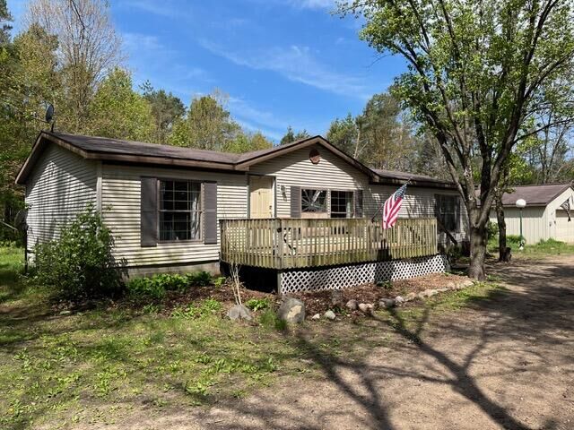 Property Photo:  5237 S Chestnut Avenue  MI 49337 
