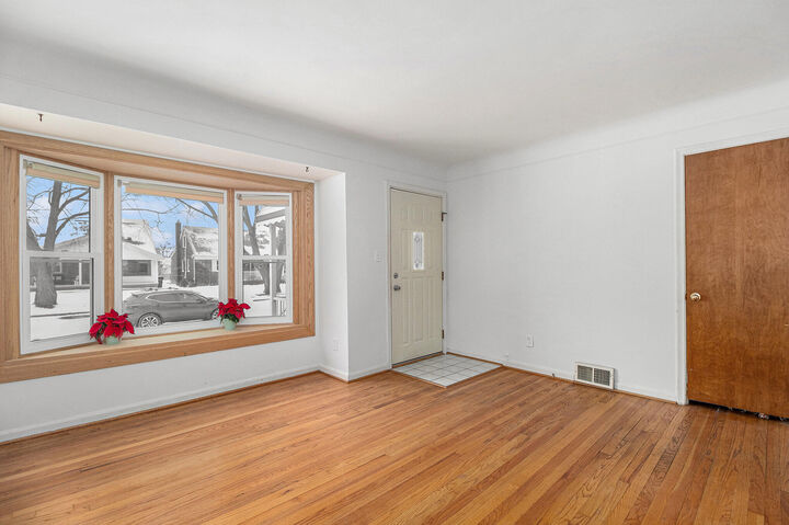 Property Photo: 9885 Hubert Avenue MI 48101