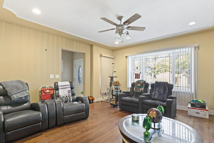 Property Photo:  1727 E 83rd Place  IL 60617 