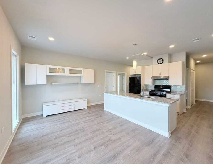 Property Photo:  3218 S Archer Avenue 201  IL 60608 