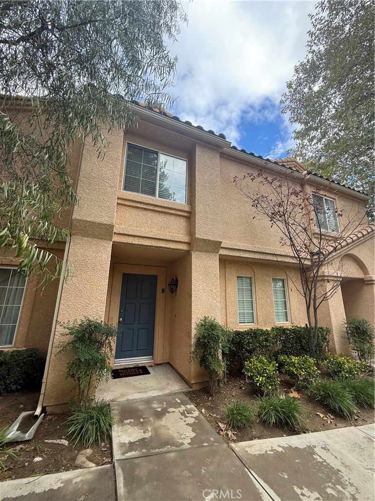 Property Photo:  25152 Steinbeck B  CA 91381 