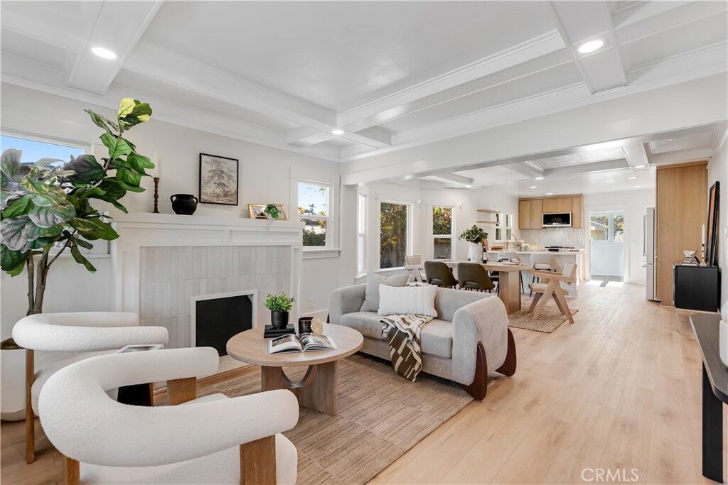 Property Photo:  400 Flower Street  CA 91104 