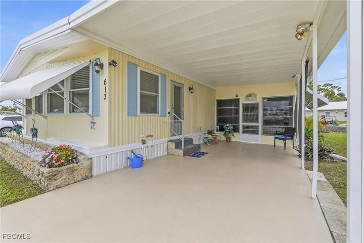 Property Photo:  613 Pine Grove Court  FL 33917 
